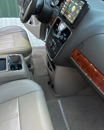 Chrysler Town &amp; Country cena 84000 przebieg: 104000, rok produkcji 2015 z Warszawa małe 436